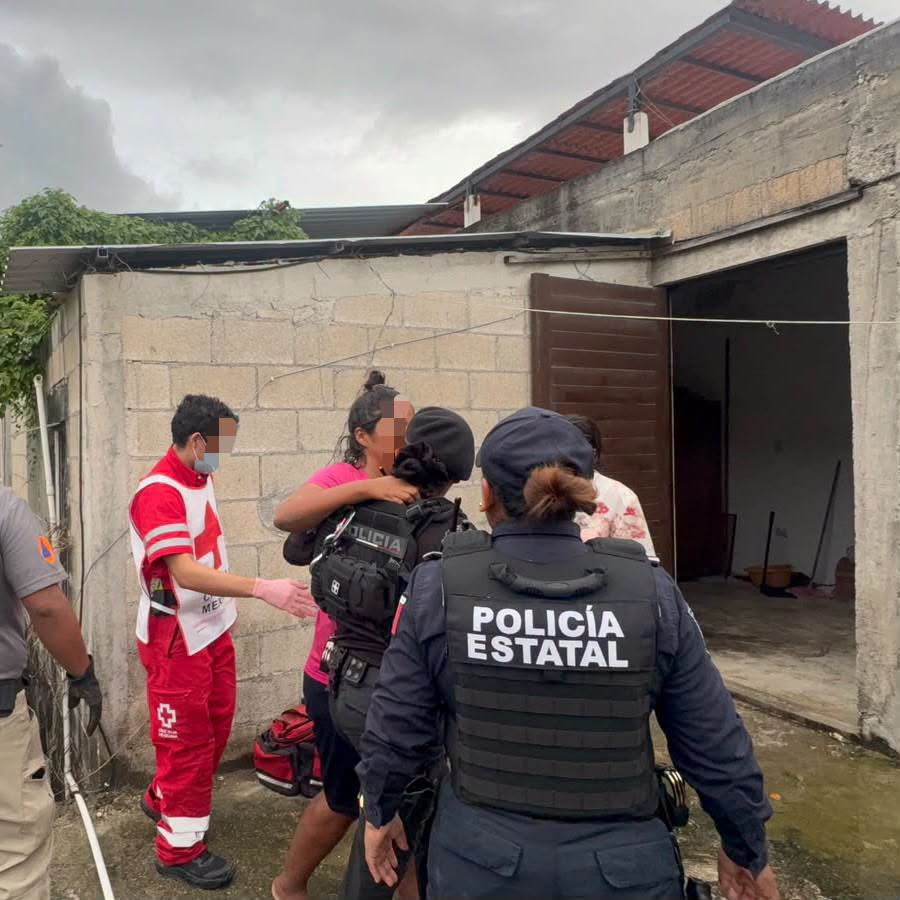 Policía persuade a mujer en intento de suicidio en Maya Pax