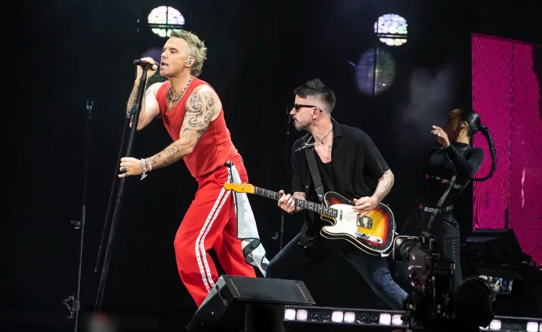 Robbie Williams conquista el Palacio de los Deportes