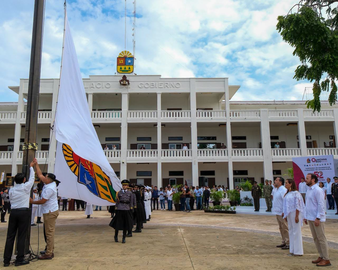 Quintana Roo conmemora 52 años con izamiento de bandera