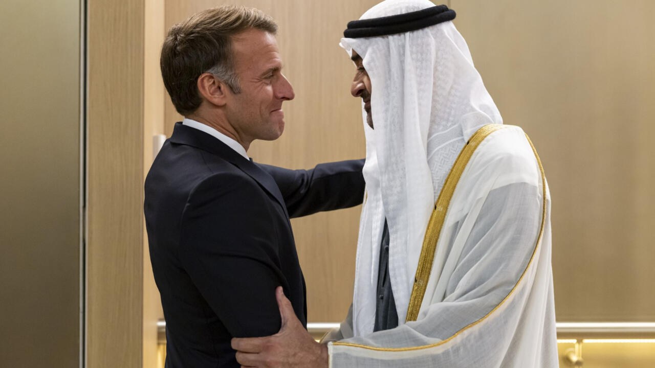 Macron asegura suministro de diésel para Francia desde el Golfo
