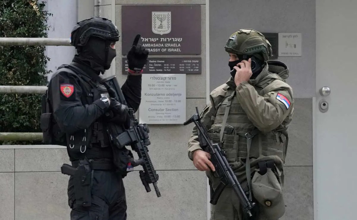 Ataque terrorista en embajada de Israel en Serbia hiere policía