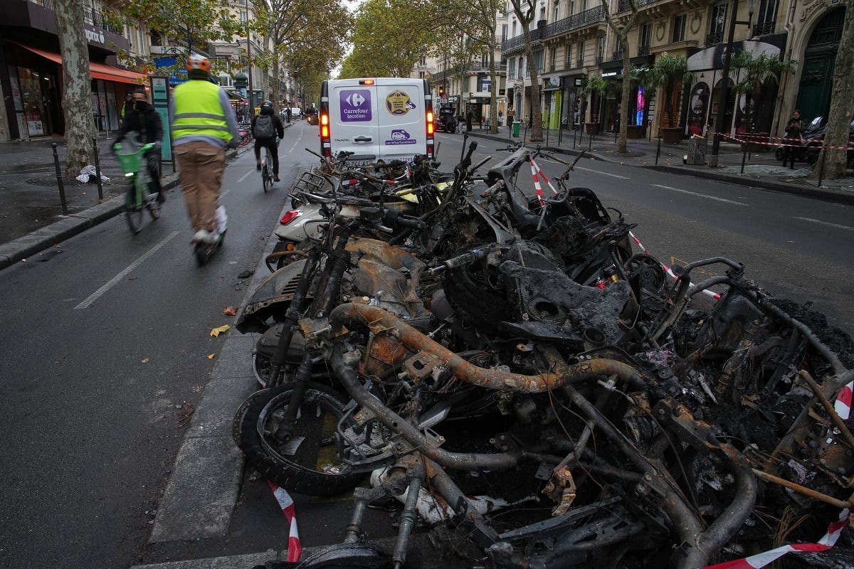 París mantiene toque de queda para evitar disturbios