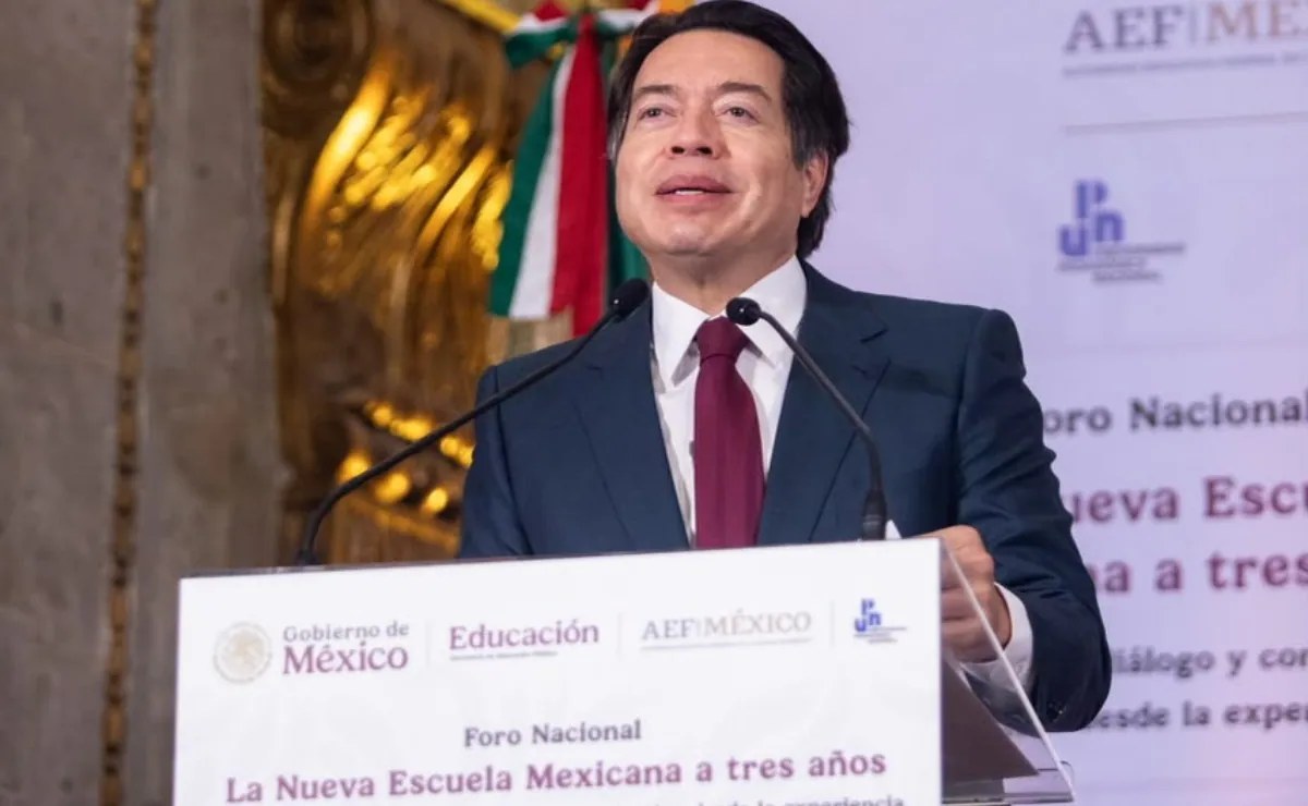 Mario Delgado destaca prohibición de celulares en escuelas