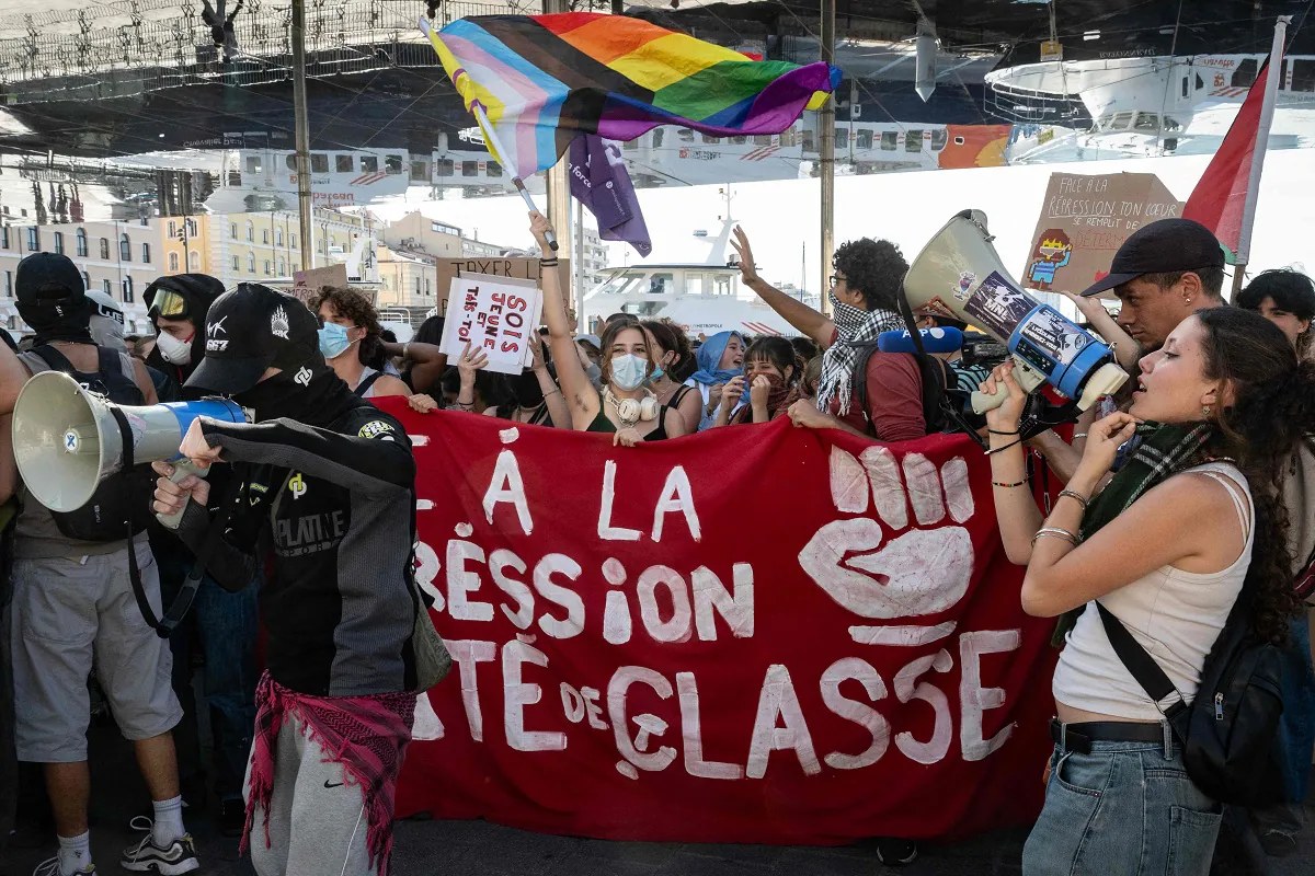 Adolescente pierde mano en protestas estudiantiles en Francia