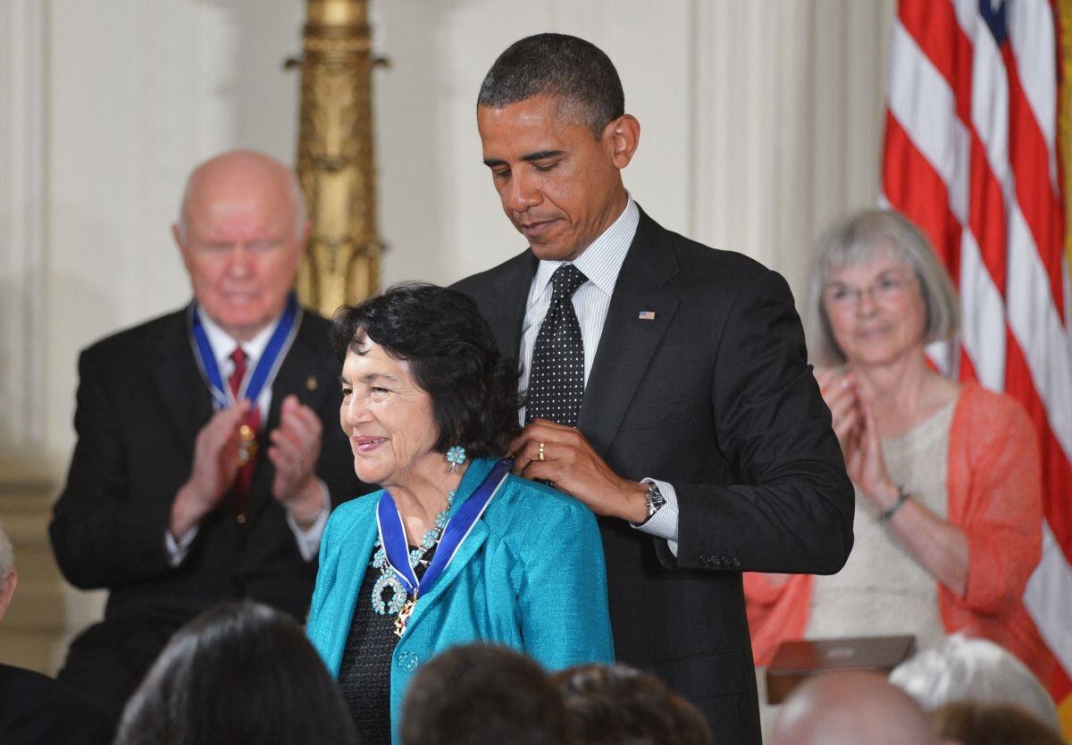 Líderes lamentan muerte de Dolores Huerta, icono laboral