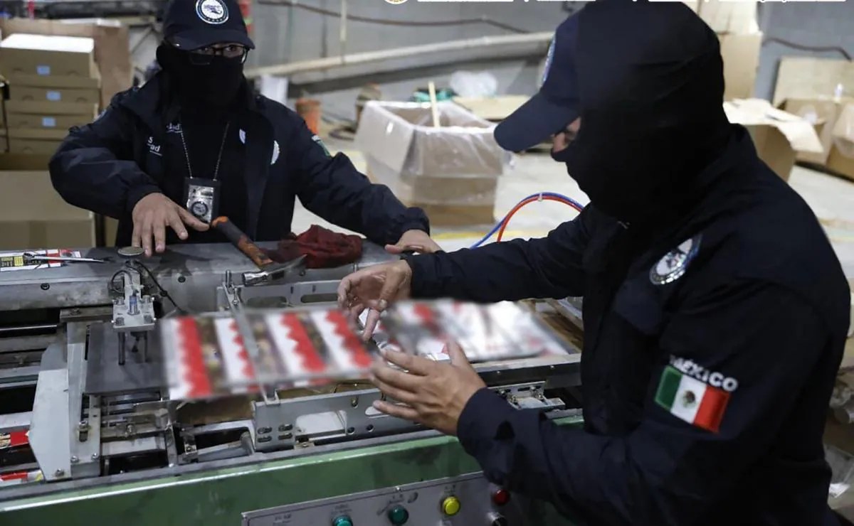 Aseguran 60 toneladas de cigarrillos ilícitos en Edomex