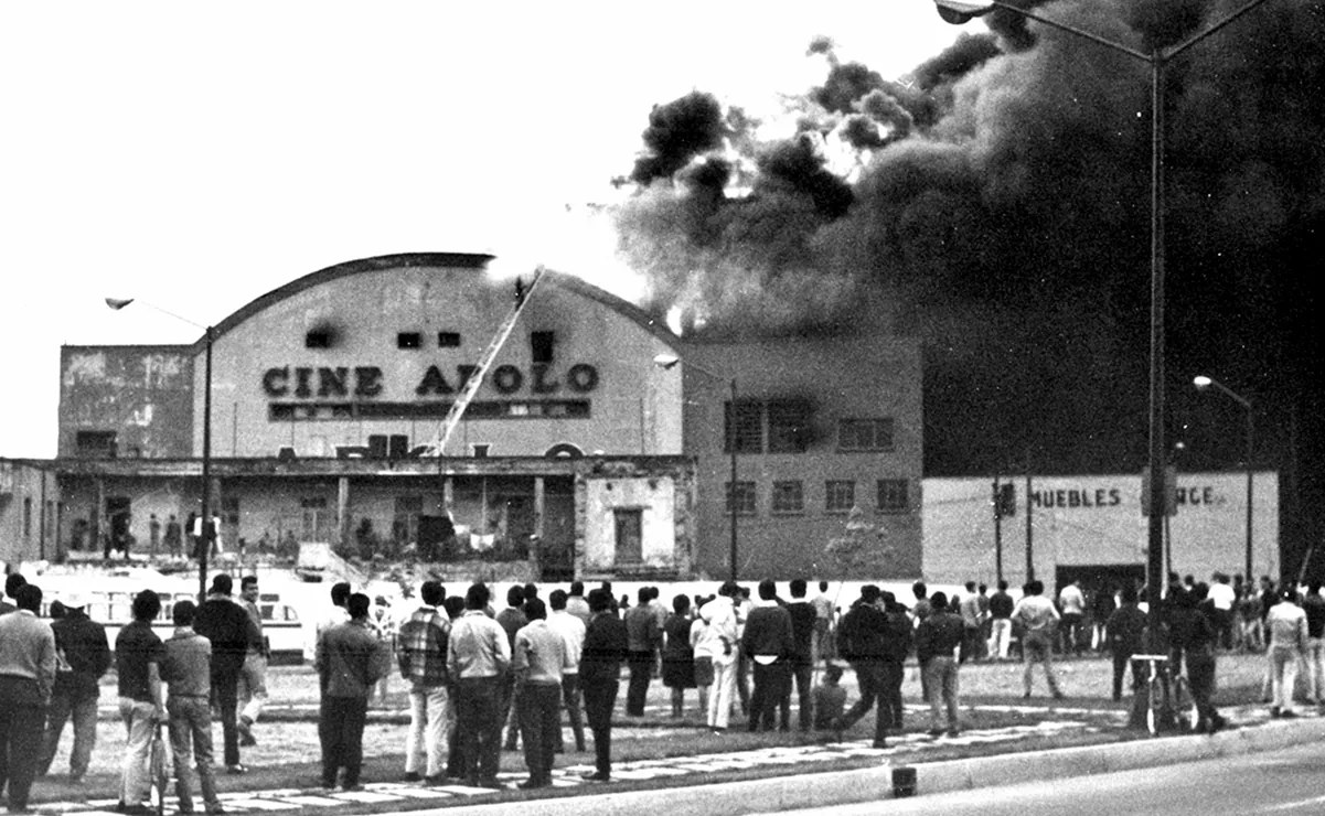 Incendio destruye Cine Apolo tras tragedia en sala