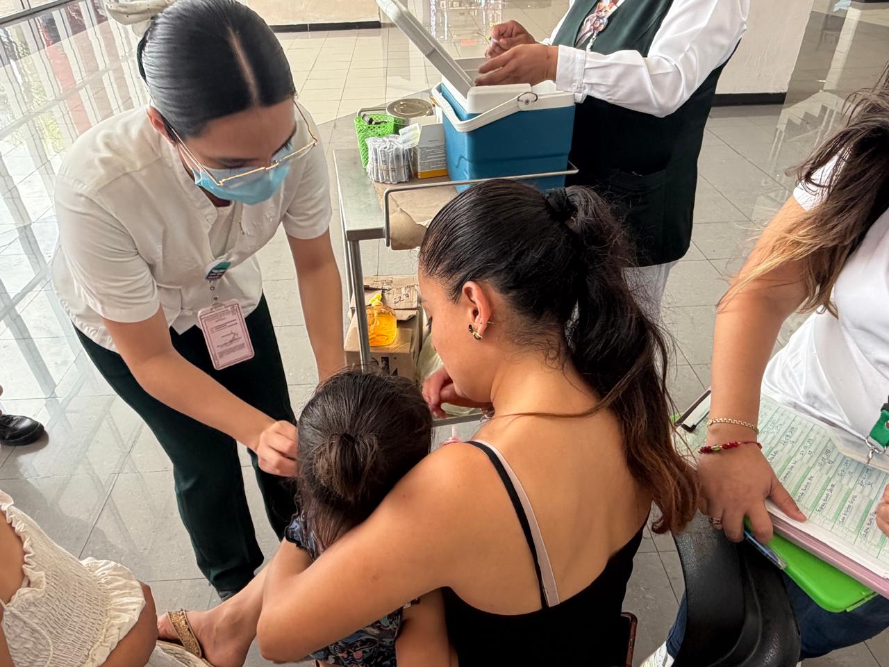 IMSS Quintana Roo inicia campaña de vacunación invernal 2026