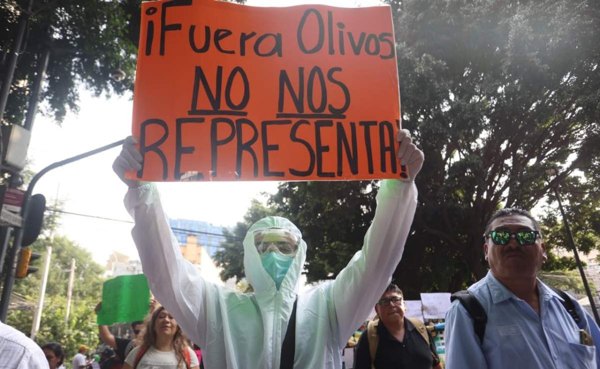 Trabajadores del IMSS rechazan negociación de aumento salarial