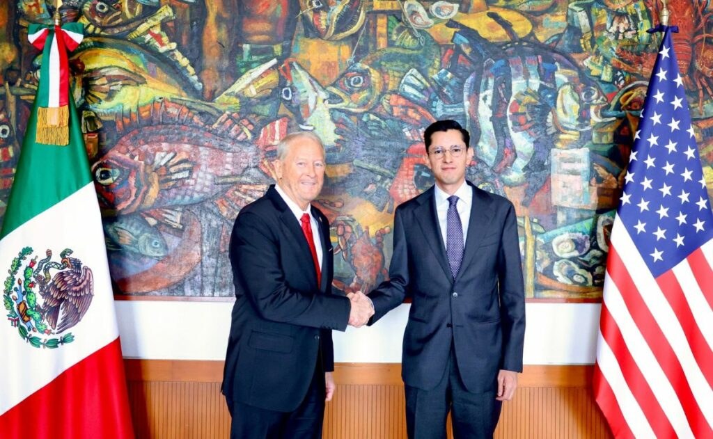 Canciller Velasco se reúne con embajador Johnson en México