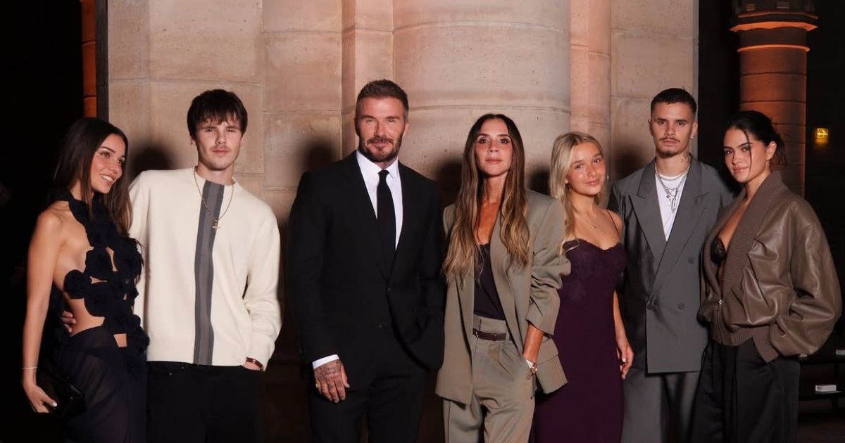 Beckham apoya desfile de Victoria en París; Brooklyn ausente
