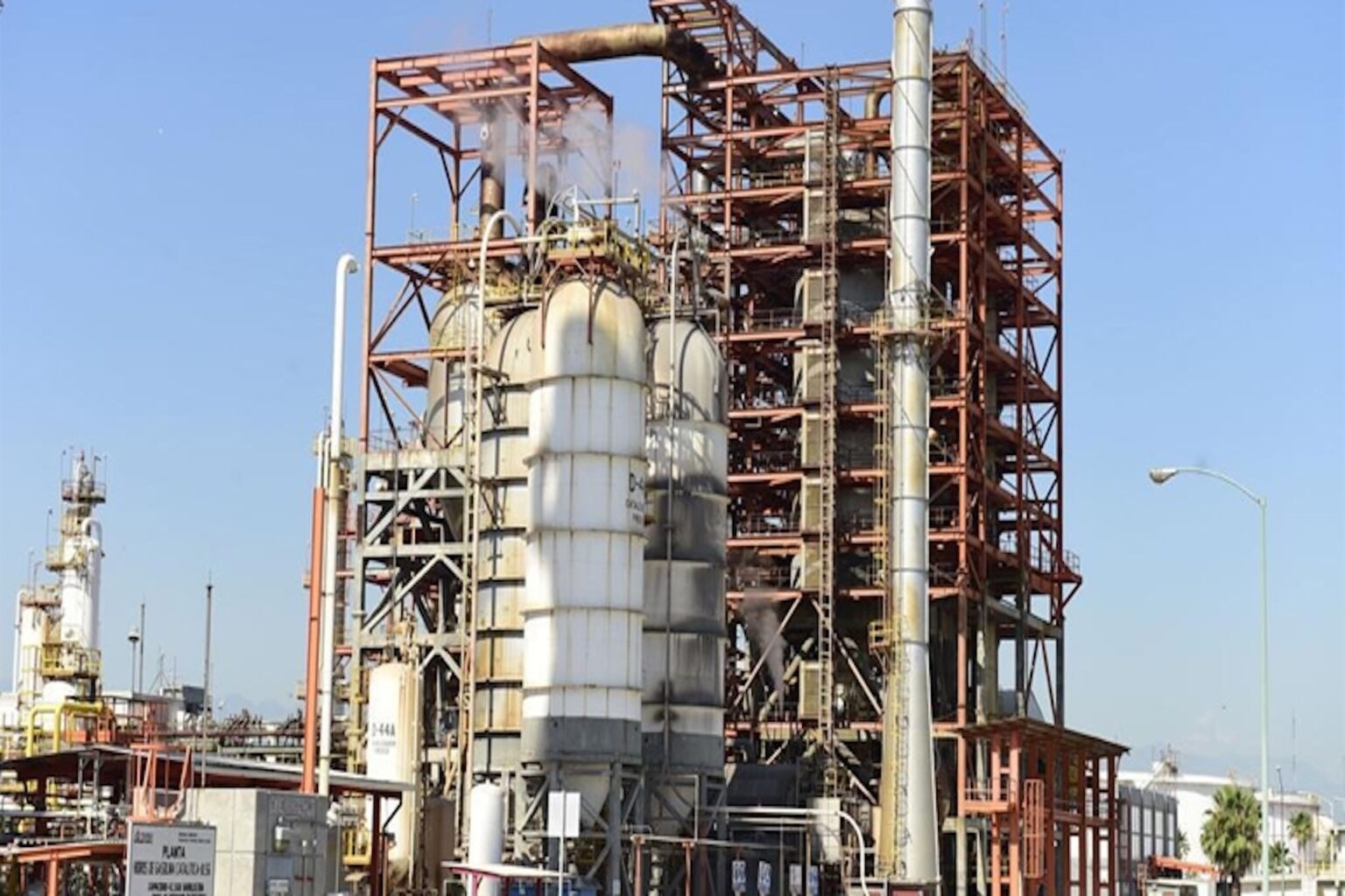 Pemex aumenta producción y reduce deuda histórica
