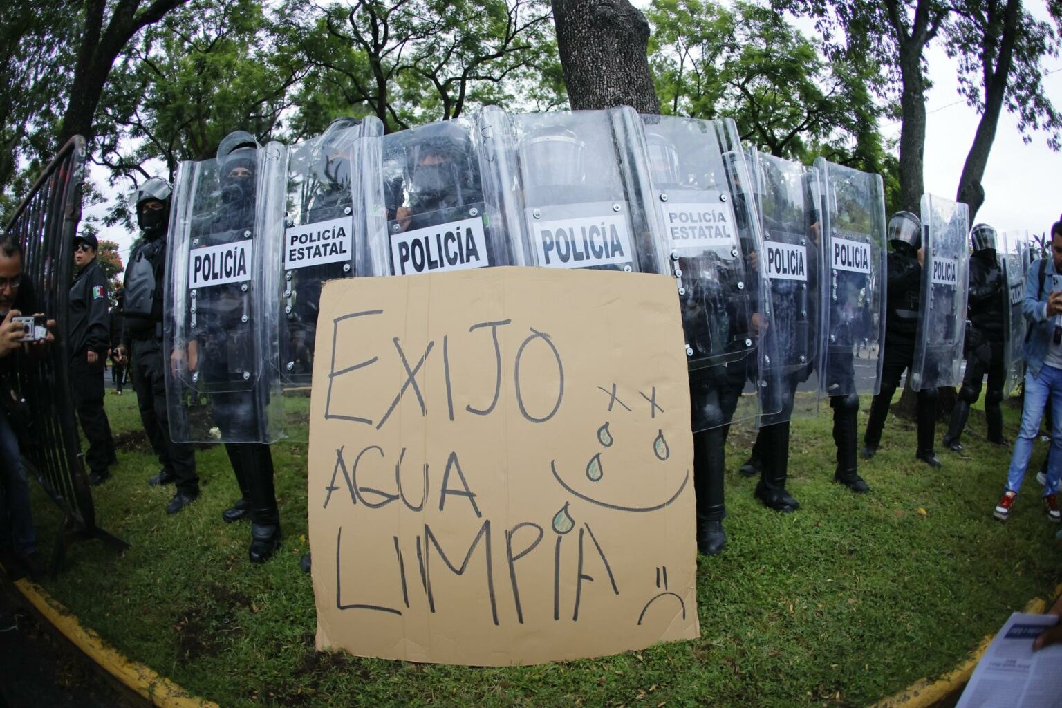 Seguridad de Jalisco revisa actuación policial en marcha