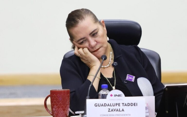 Sheinbaum exige investigar abusos en el INE tras renuncia de Taddei