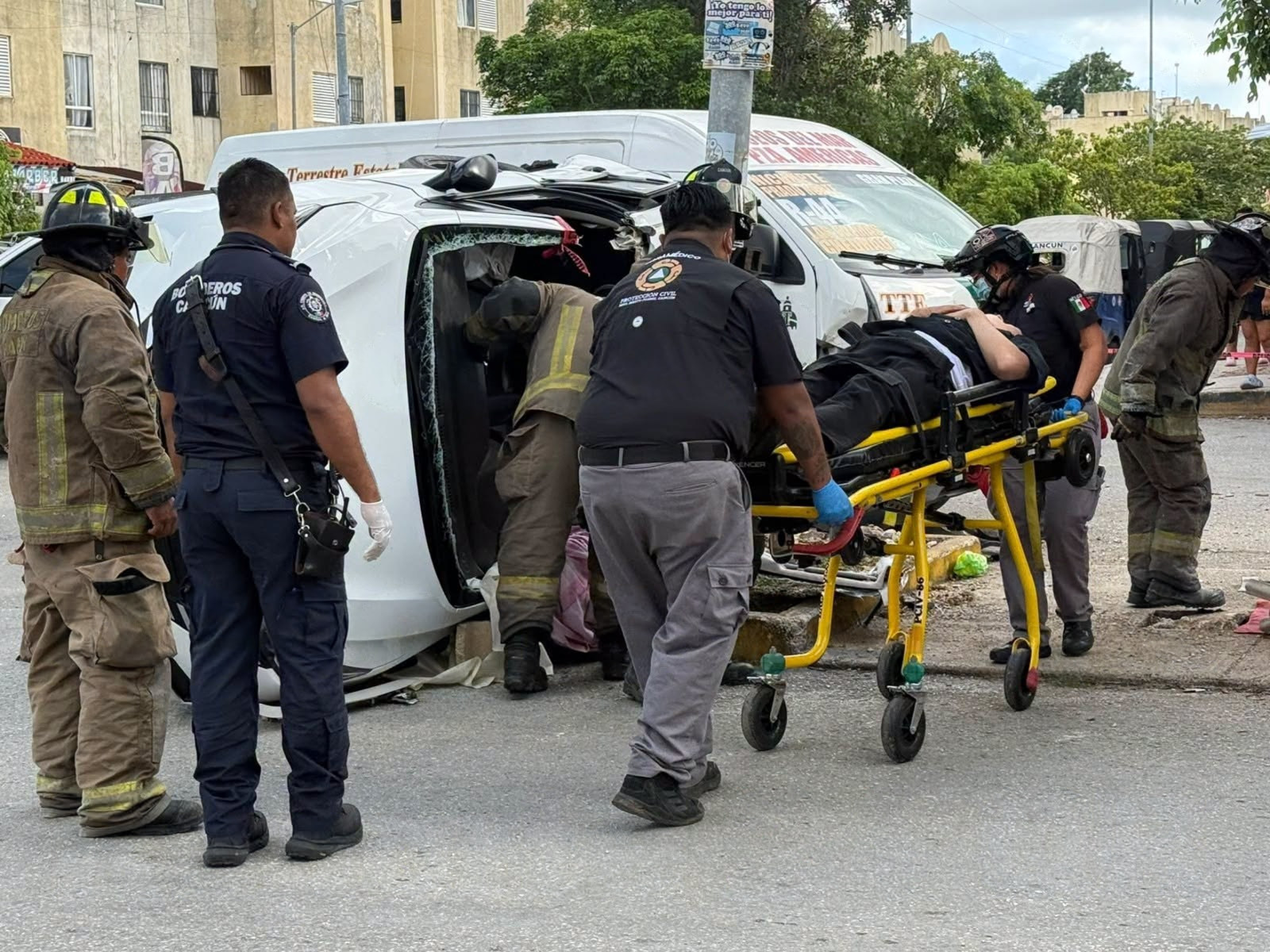 Accidente en Región 251 deja dos lesionados y daños materiales
