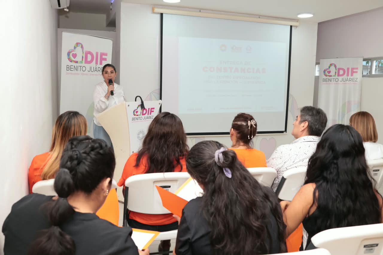 DIF Benito Juárez entrega constancias a 18 alumnas