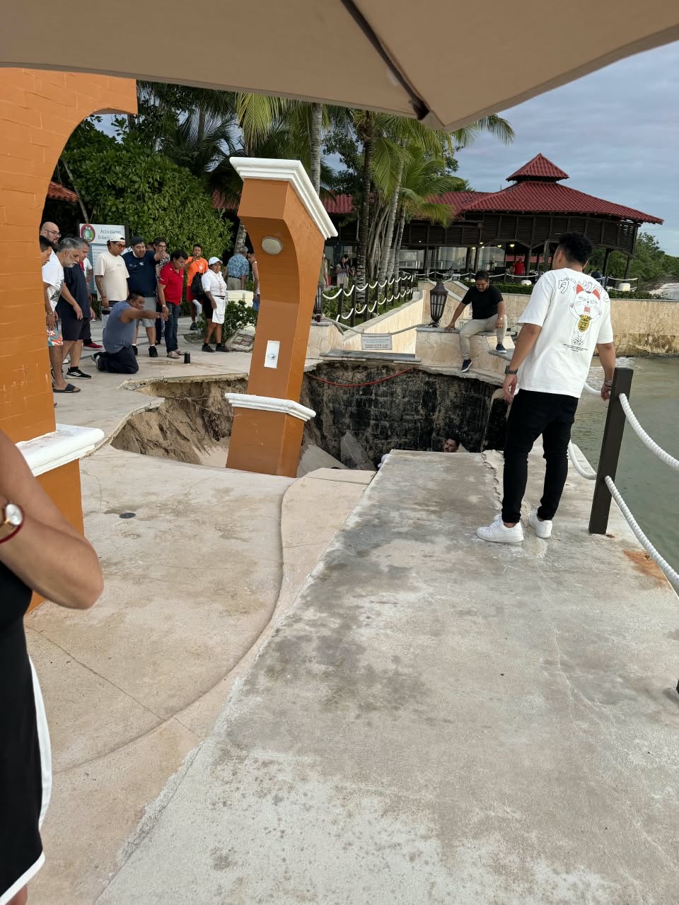 Socavón en hotel Occidental Cozumel afecta a cuatro huéspedes