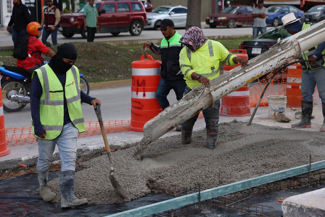 Avanza 69% pavimentación en avenida 135 de Cancún