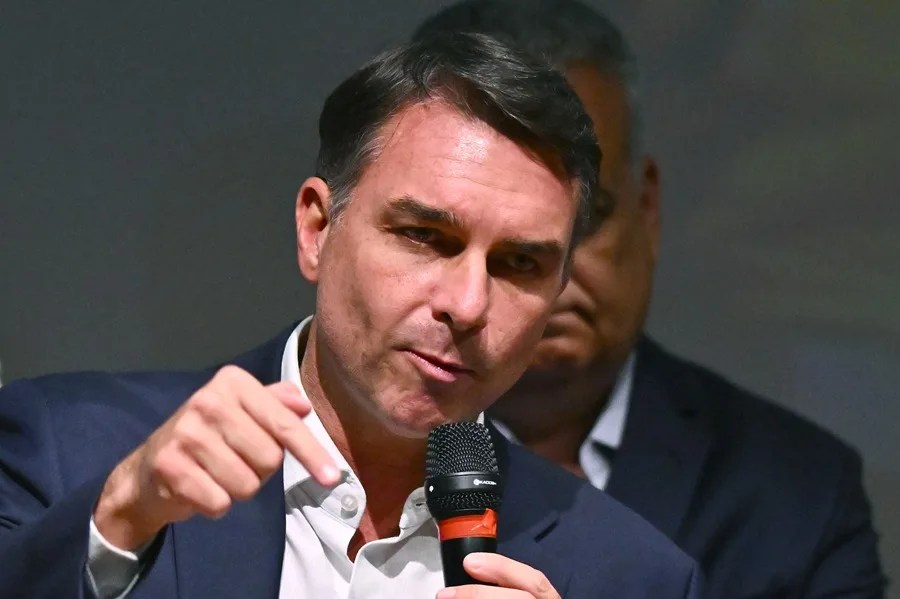 Trump ayudó a Flávio Bolsonaro a huir a EE.UU. según NYT