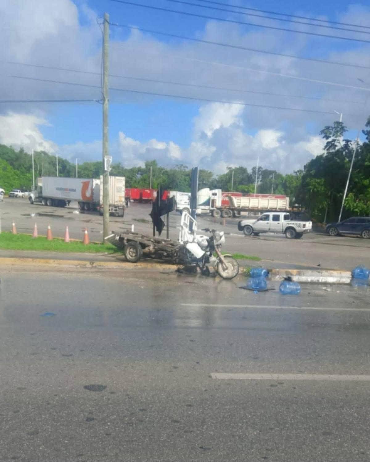 Accidente en Cancún deja herido a repartidor de agua