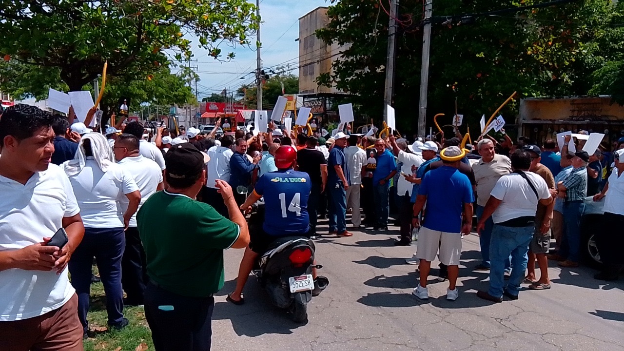 Dos planillas compiten por sindicato de taxistas en Cancún