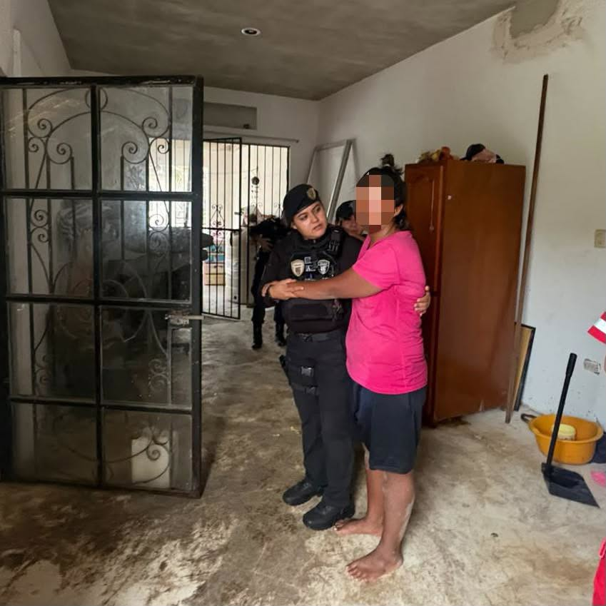 Policía persuade a mujer en intento de suicidio en Maya Pax