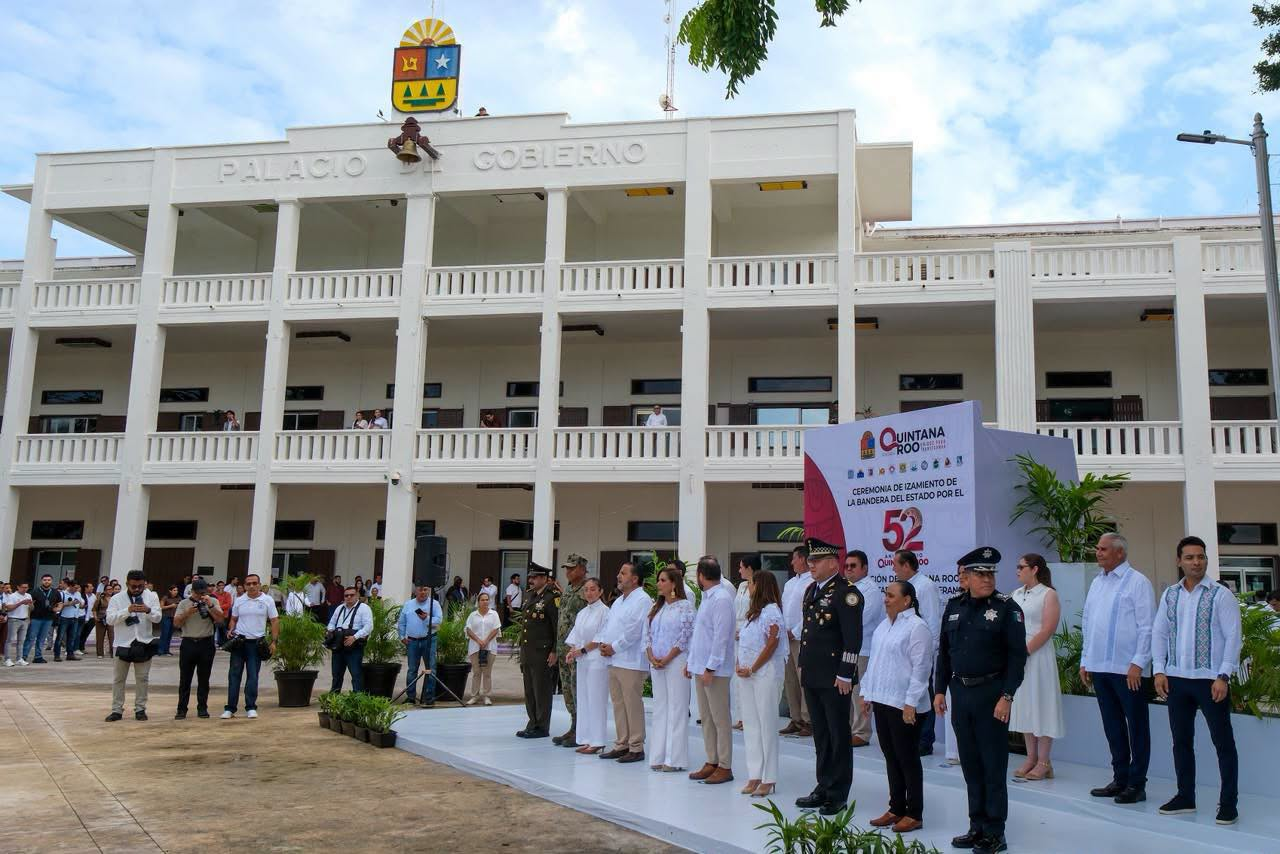 Quintana Roo conmemora 52 años con izamiento de bandera