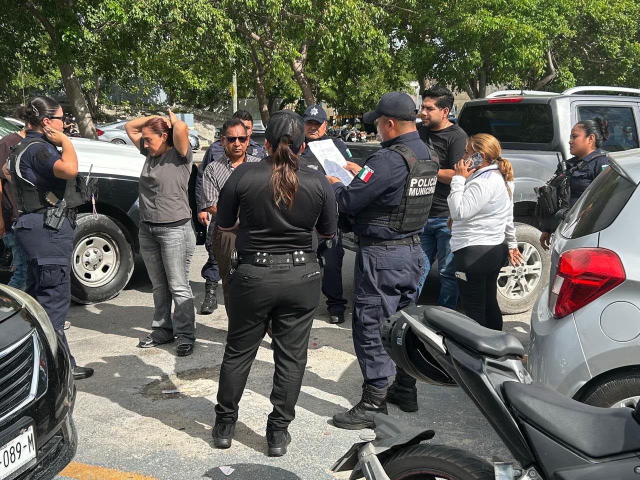Detienen a ‘La Comandanta’, coyote de Tránsito en Cancún