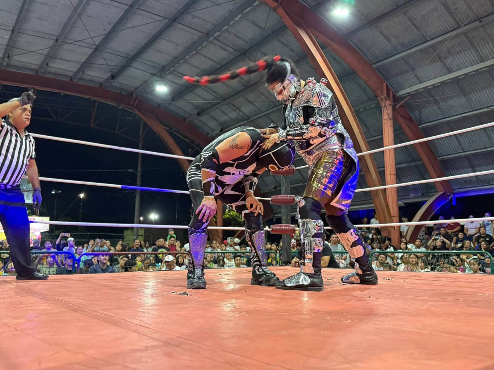 Semifinales definen finalistas del Campeonato Municipal de Lucha Libre