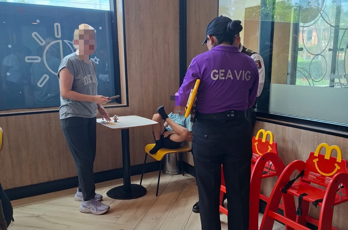 Policía Cancún localiza a menor extraviado en la Supermanzana 21