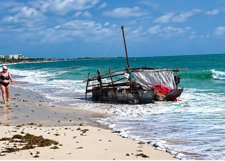 Hallan embarcación hechiza en Costa Mujeres, Isla Mujeres