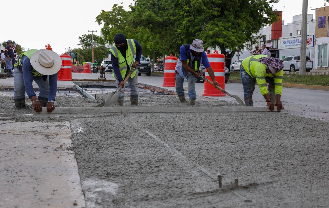 Avanza 69% pavimentación en avenida 135 de Cancún