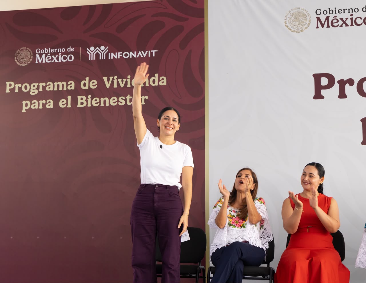 Entregan 288 viviendas y centro comunitario en Puerto Aventuras