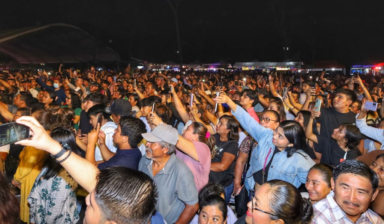 Alfredo el Pulpo anima Expofer Chetumal 2026 con baile
