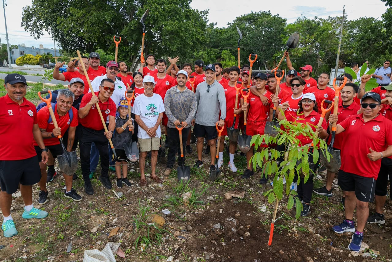 Ayuntamiento de Benito Juárez planta 150 árboles en Av. 20 de Noviembre