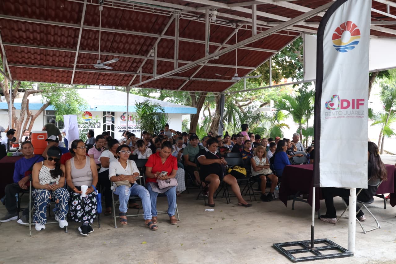 DIF Benito Juárez fortalece programa de prótesis oculares