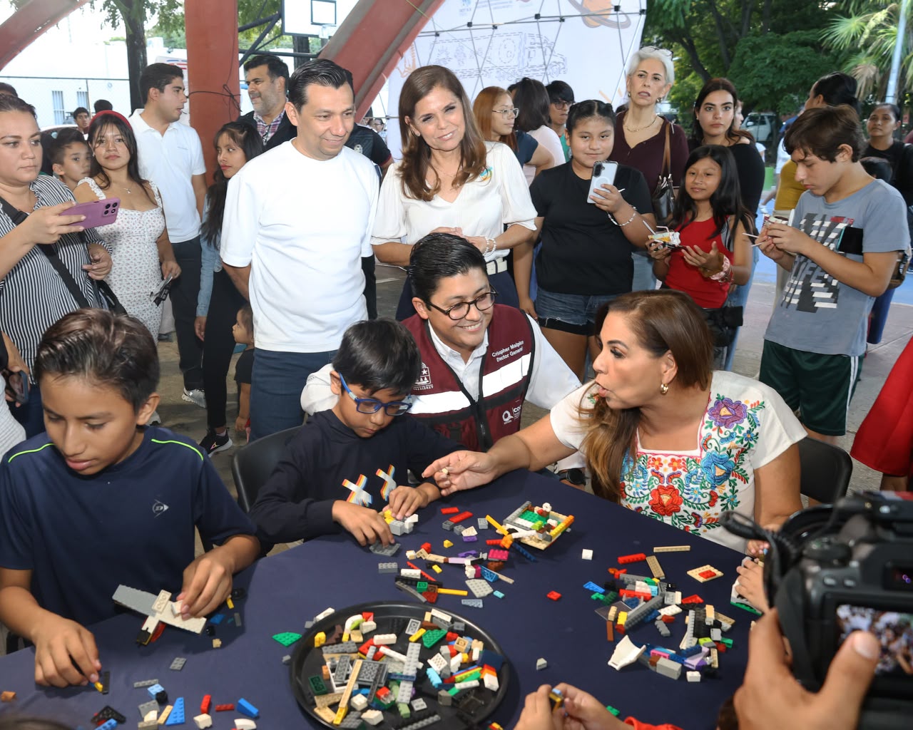 Llevan ciencia y tecnología a familias de la Región 96