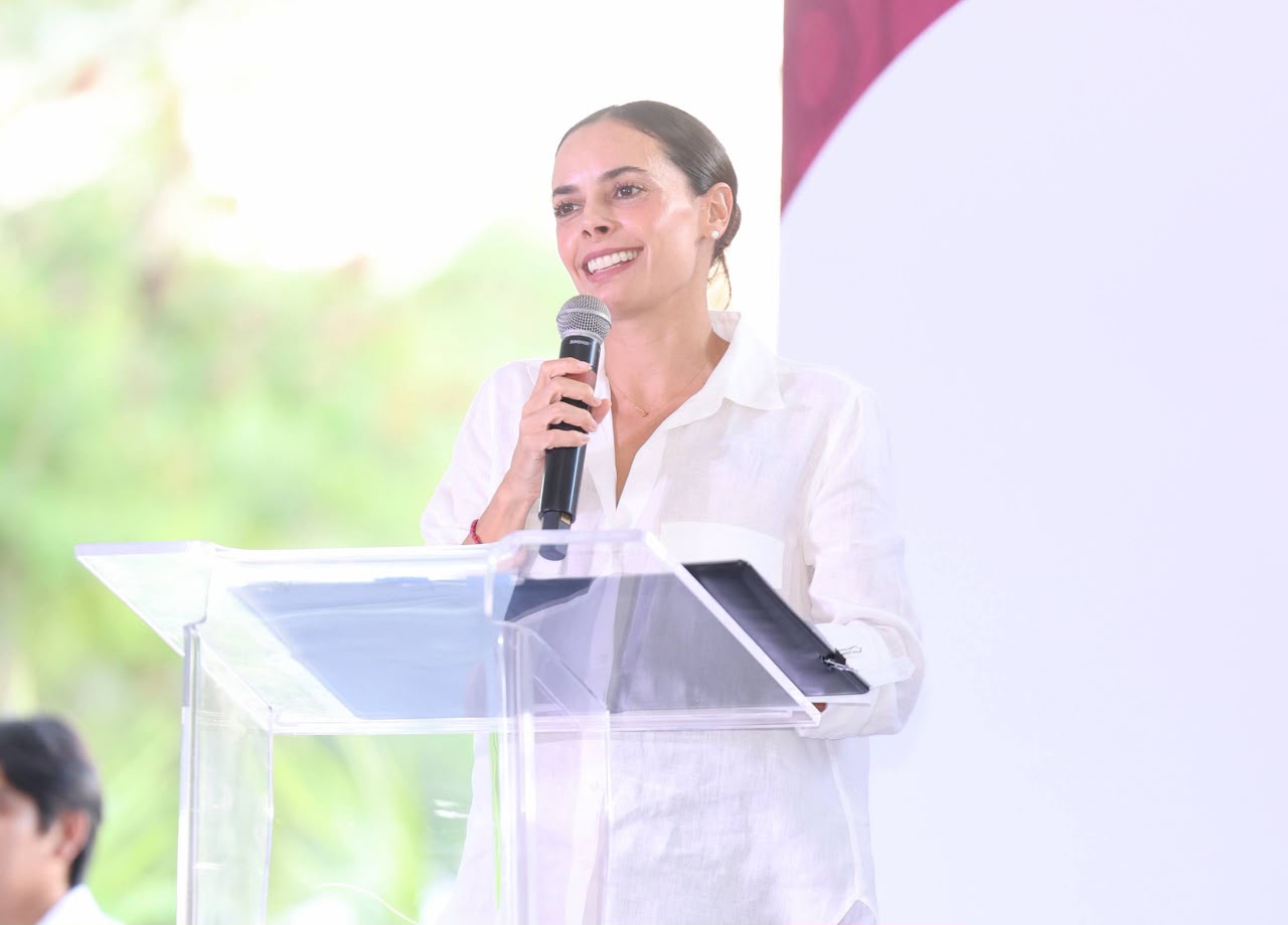 Entregan 460 escrituras a familias en Quintana Roo