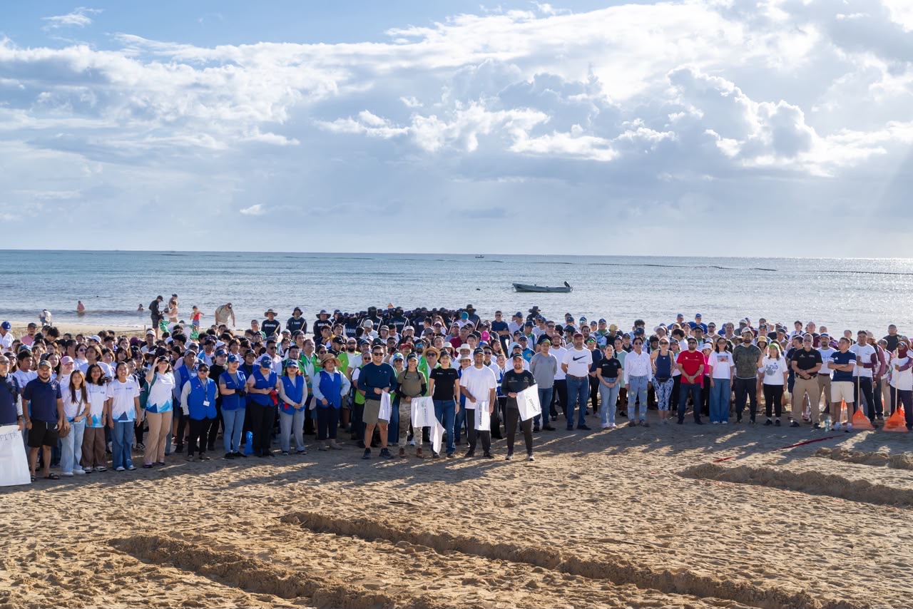 Playa del Carmen moviliza 2 mil voluntarios en limpieza costera