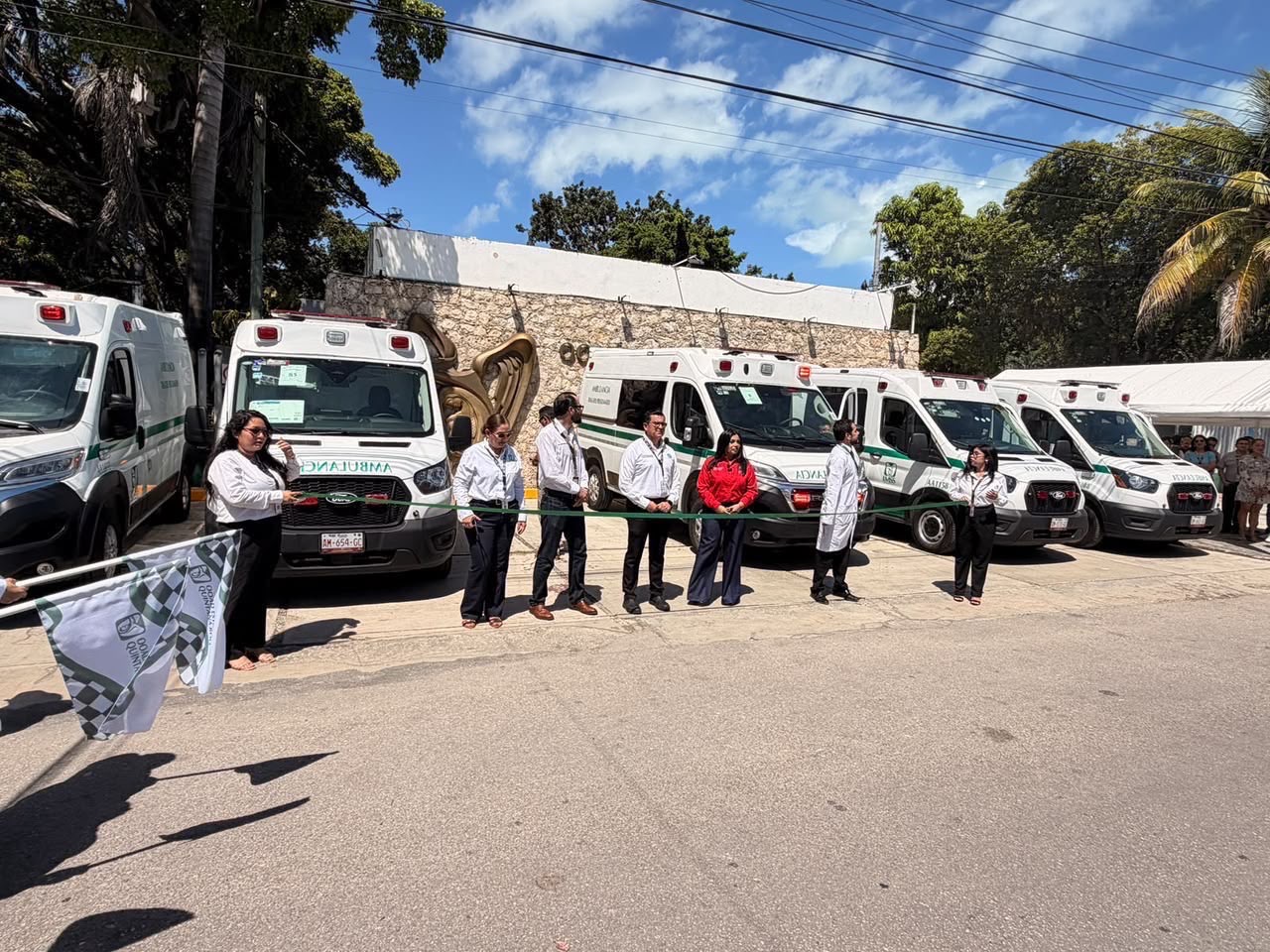 IMSS Quintana Roo pone en operación 6 nuevas ambulancias