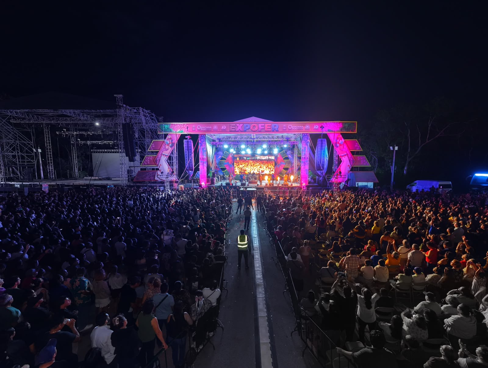 Alfredo el Pulpo anima Expofer Chetumal 2026 con baile