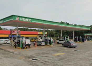Turistas denuncian cobro excesivo en gasolinera de Playa del Carmen