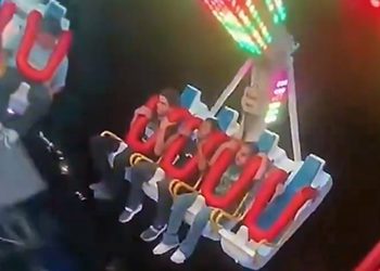 VIDEO: Joven salió a disfrutar la feria y murió tras caer de un juego mecánico