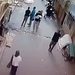 VIDEO; Hombre atrapa a niño en el aire y le salva la vida