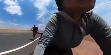 VIDEO; Turista escapa de un hombre con machete en Kenia
