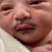 VIDEO; Bebé nace con bigote y aquí te explicamos por qué