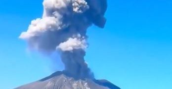 VIDEO; Erupción del volcán Sakurajima sorprende a Japón