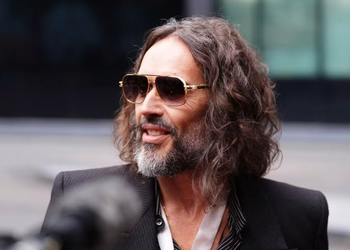 Inicia juicio contra Russel Brand por delitos sexuales