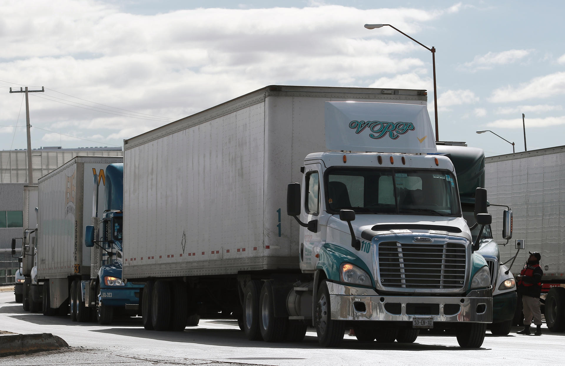 Transportistas anuncian paro nacional por tiempo indefinido, ¿a partir de cuándo?