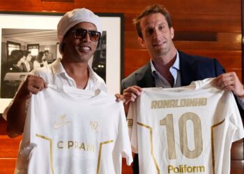 Ronaldinho volverá a jugar un partido oficial después de 11 años: confirman fecha de su regreso a los 46 años